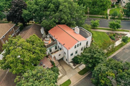 628 Cedar Lake Road S, Minneapolis, MN 55405