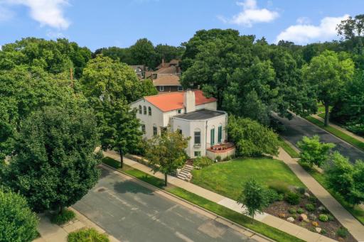 628 Cedar Lake Road S, Minneapolis, MN 55405