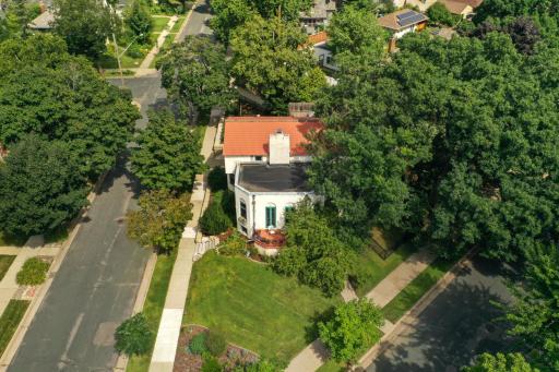 628 Cedar Lake Road S, Minneapolis, MN 55405