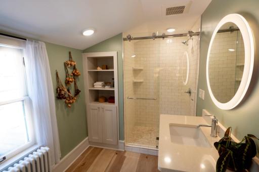 628 Cedar Lake Road S, Minneapolis, MN 55405