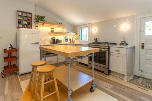 628 Cedar Lake Road S, Minneapolis, MN 55405