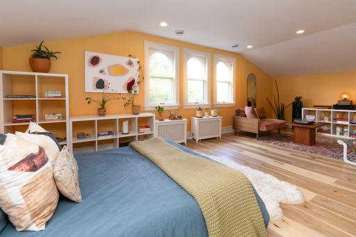 628 Cedar Lake Road S, Minneapolis, MN 55405