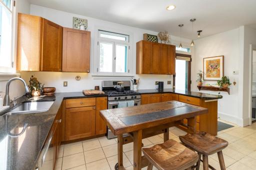628 Cedar Lake Road S, Minneapolis, MN 55405