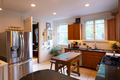 628 Cedar Lake Road S, Minneapolis, MN 55405
