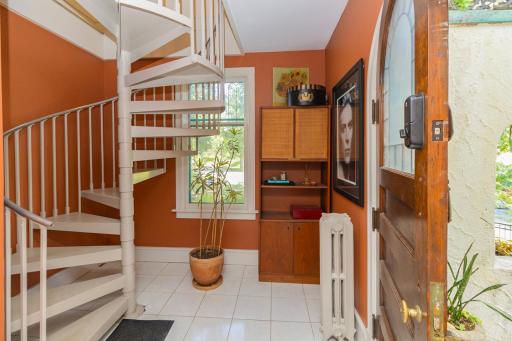 628 Cedar Lake Road S, Minneapolis, MN 55405
