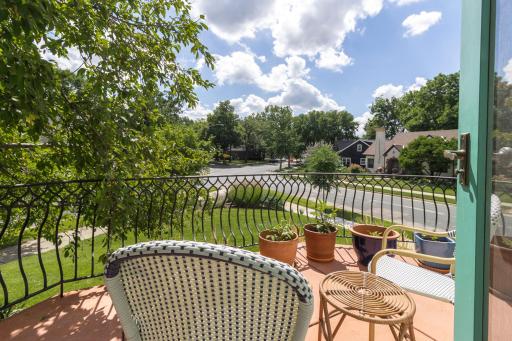 628 Cedar Lake Road S, Minneapolis, MN 55405