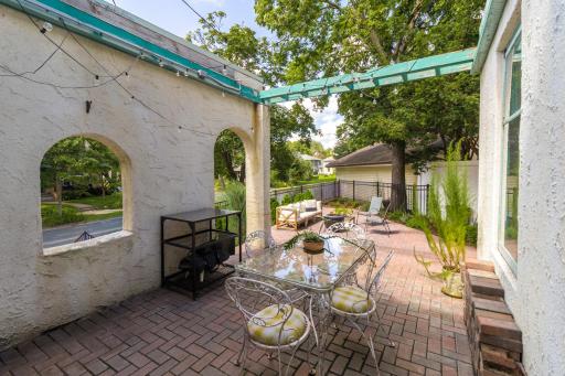 628 Cedar Lake Road S, Minneapolis, MN 55405