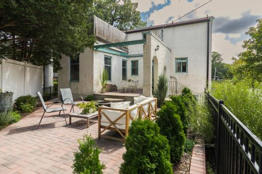 628 Cedar Lake Road S, Minneapolis, MN 55405