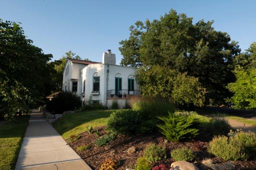 628 Cedar Lake Road S, Minneapolis, MN 55405