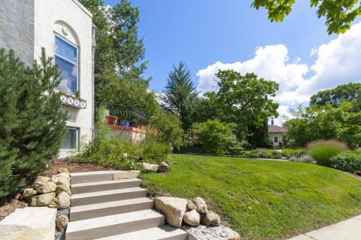 628 Cedar Lake Road S, Minneapolis, MN 55405
