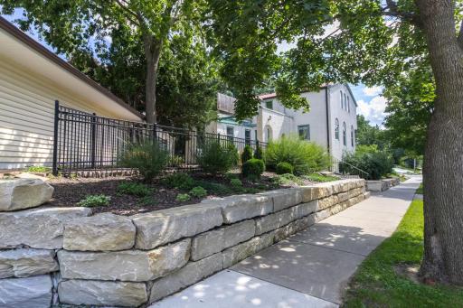 628 Cedar Lake Road S, Minneapolis, MN 55405