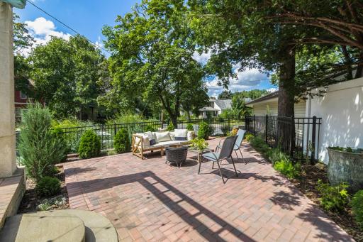 628 Cedar Lake Road S, Minneapolis, MN 55405