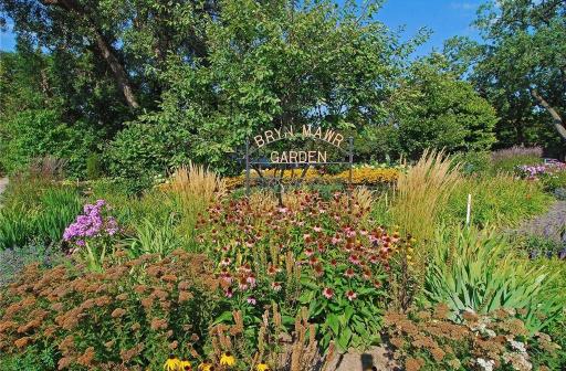 628 Cedar Lake Road S, Minneapolis, MN 55405