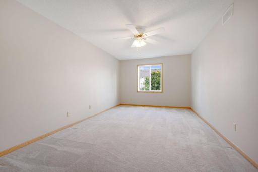 3635 Genevieve Avenue N, Oakdale, MN 55128