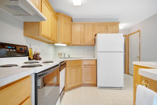 3635 Genevieve Avenue N, Oakdale, MN 55128