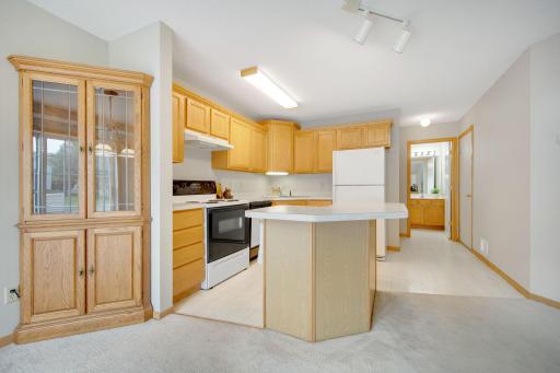3635 Genevieve Avenue N, Oakdale, MN 55128