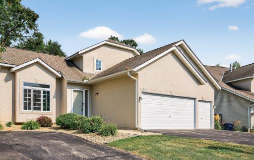 1514 Deerwood Bend, Eagan, MN 55122