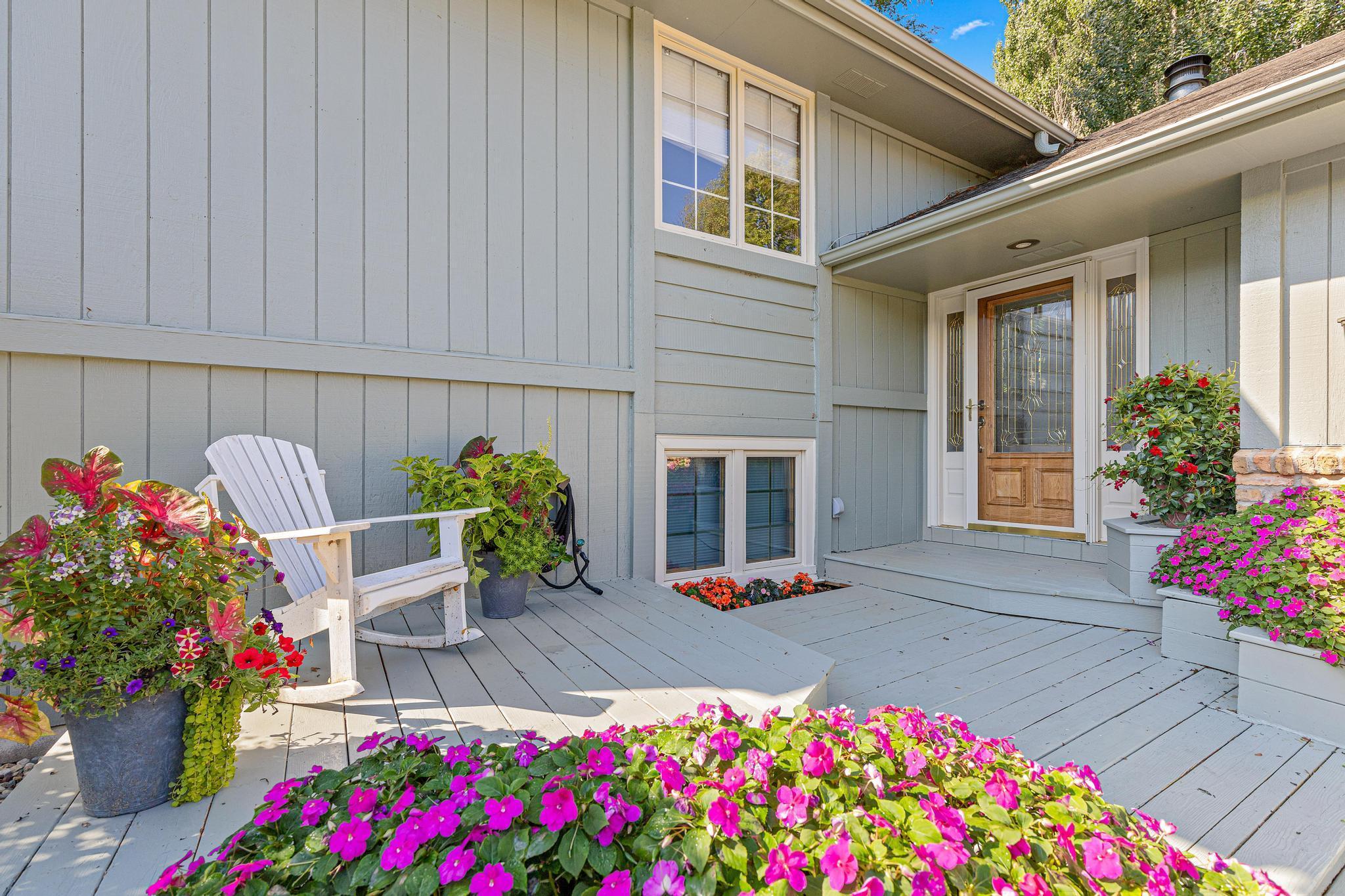Cultivate Your Favorite Annuals in the Entryway