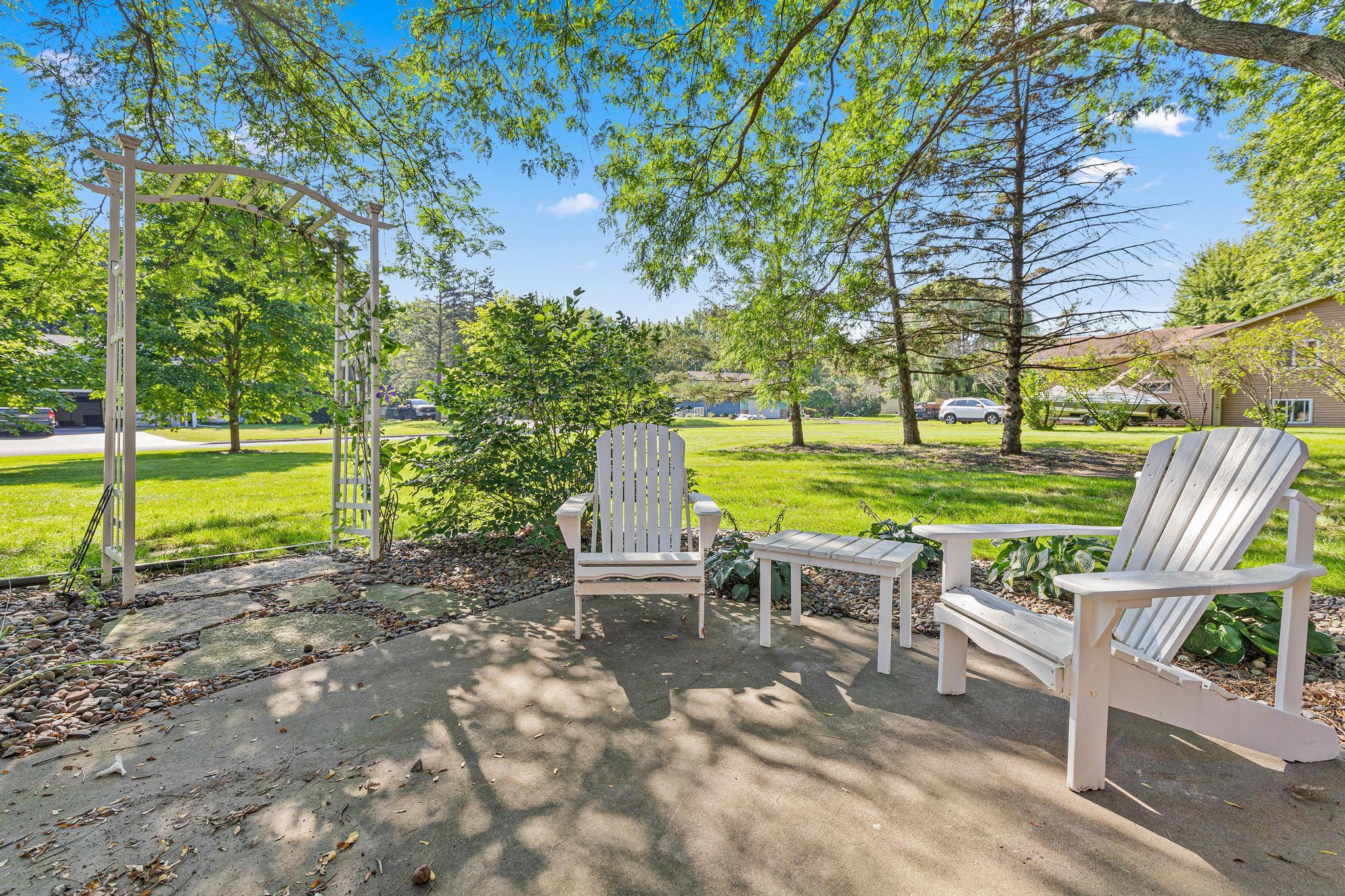 Large, Quiet Back Yard