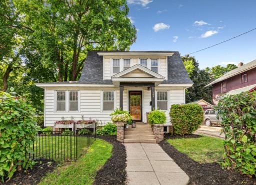 304 6th Avenue NW, Faribault, MN 55021