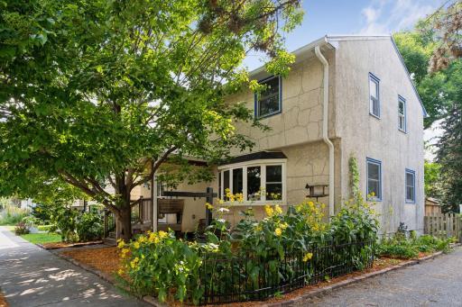1071 Colne Street, Saint Paul, MN 55103