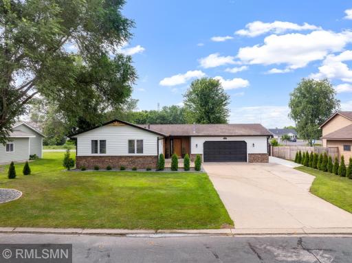 2556 Onyx Drive, Shakopee, MN 55379