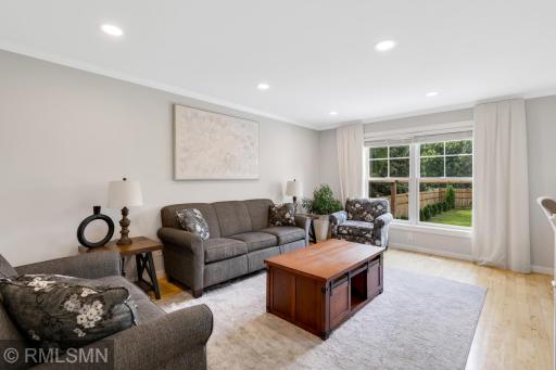 2556 Onyx Drive, Shakopee, MN 55379