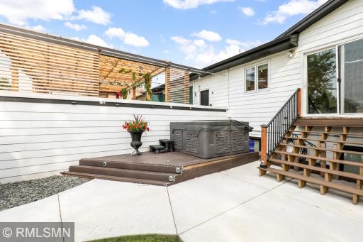 2556 Onyx Drive, Shakopee, MN 55379