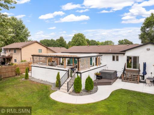 2556 Onyx Drive, Shakopee, MN 55379
