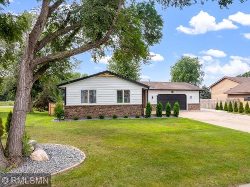 2556 Onyx Drive, Shakopee, MN 55379