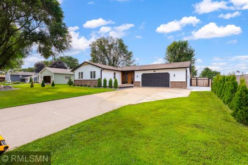 2556 Onyx Drive, Shakopee, MN 55379