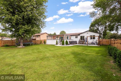 2556 Onyx Drive, Shakopee, MN 55379