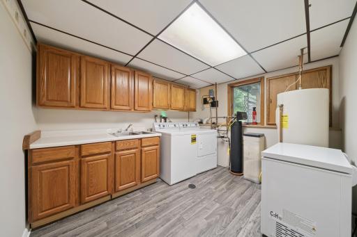 15 Look at all the amazing storage space in this laundry room
