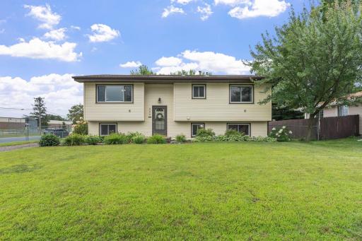 956 Blackoaks Lane, Anoka, MN 55303