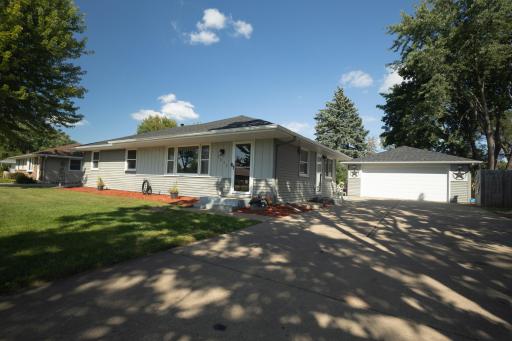 8843 Grospoint Avenue S, Cottage Grove, MN 55016