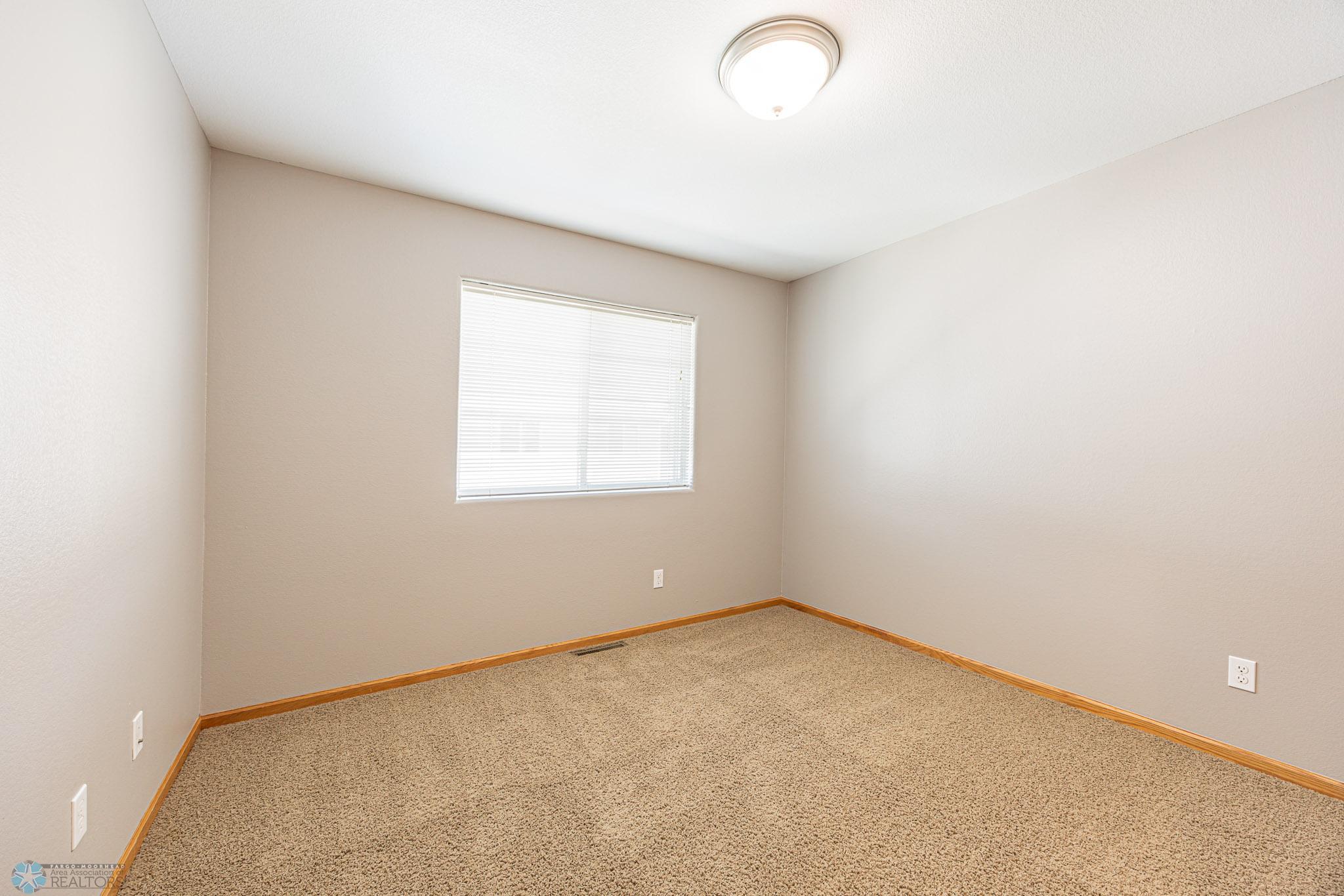 4285 Estate Dr S, Fargo, ND, 58104-19.jpg
