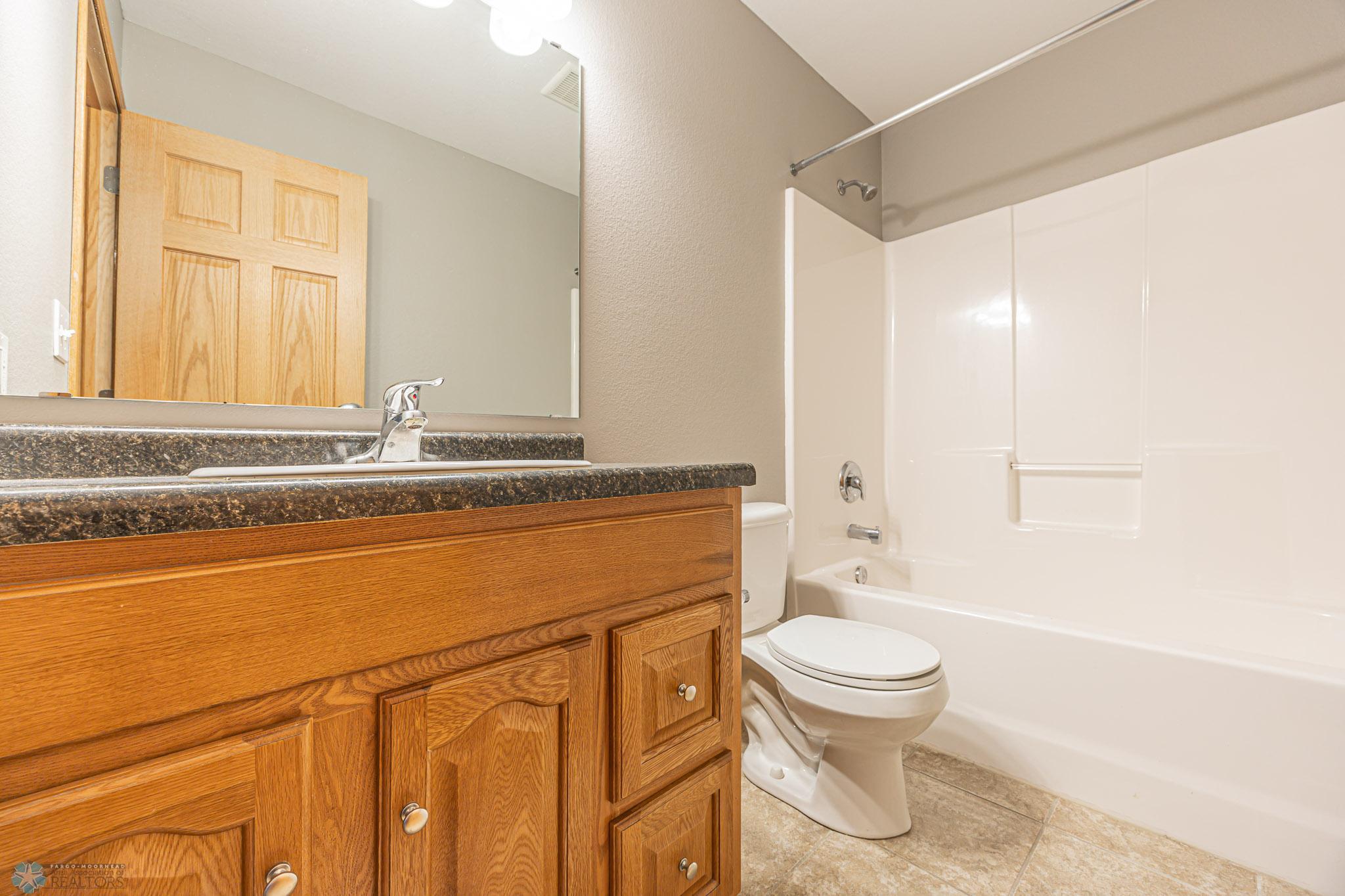 4285 Estate Dr S, Fargo, ND, 58104-23.jpg