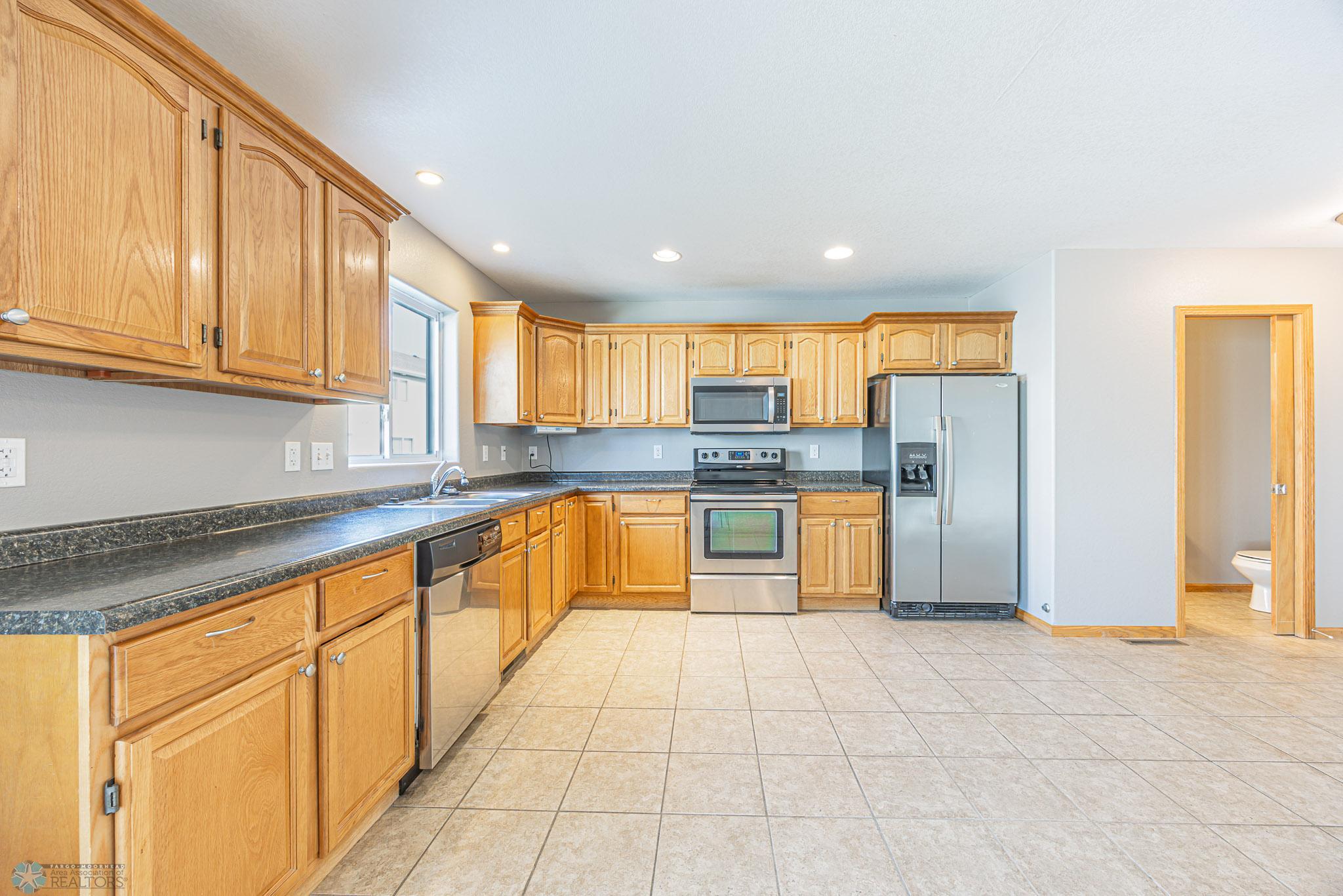 4285 Estate Dr S, Fargo, ND, 58104-10.jpg