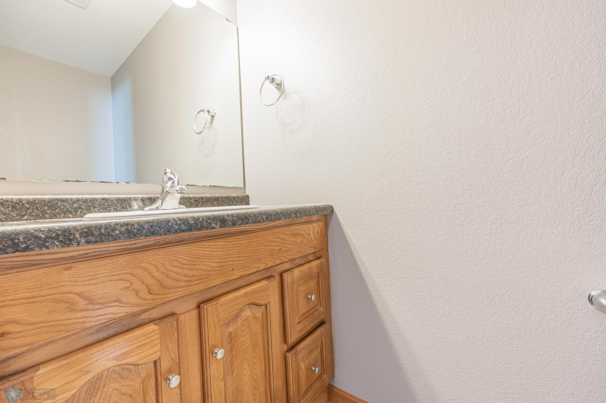 4285 Estate Dr S, Fargo, ND, 58104-12.jpg