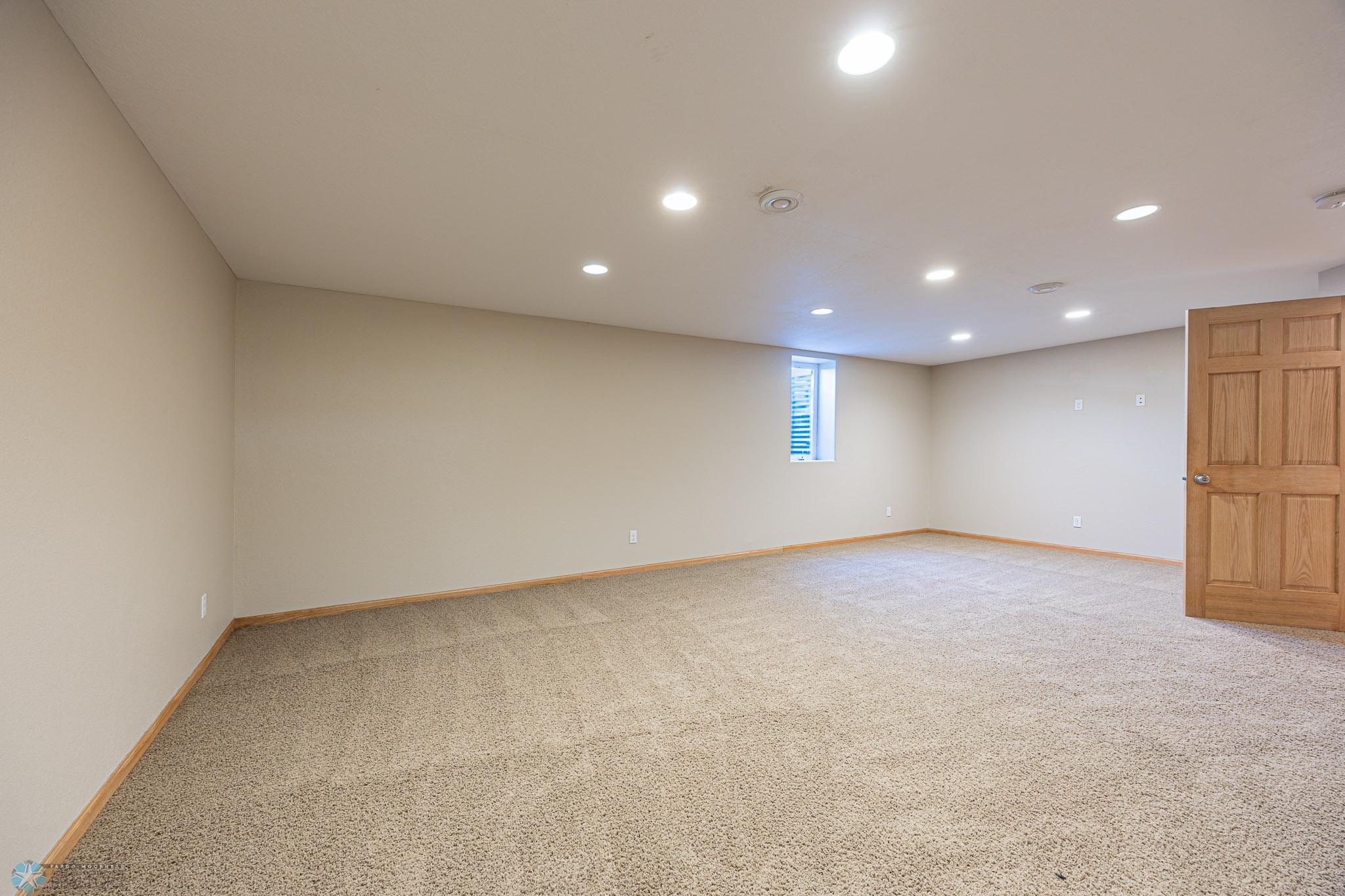 4285 Estate Dr S, Fargo, ND, 58104-24.jpg