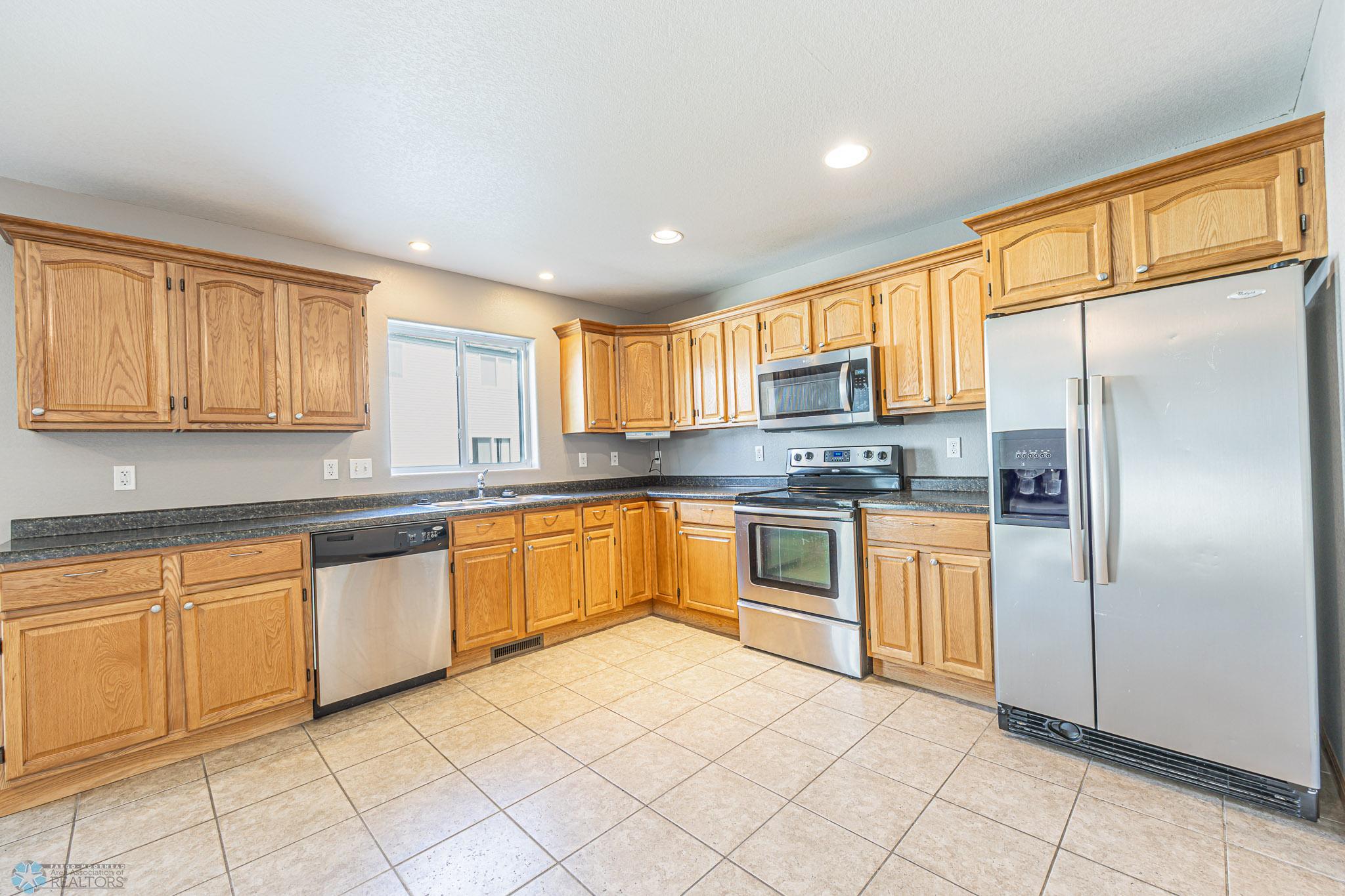 4285 Estate Dr S, Fargo, ND, 58104-8.jpg