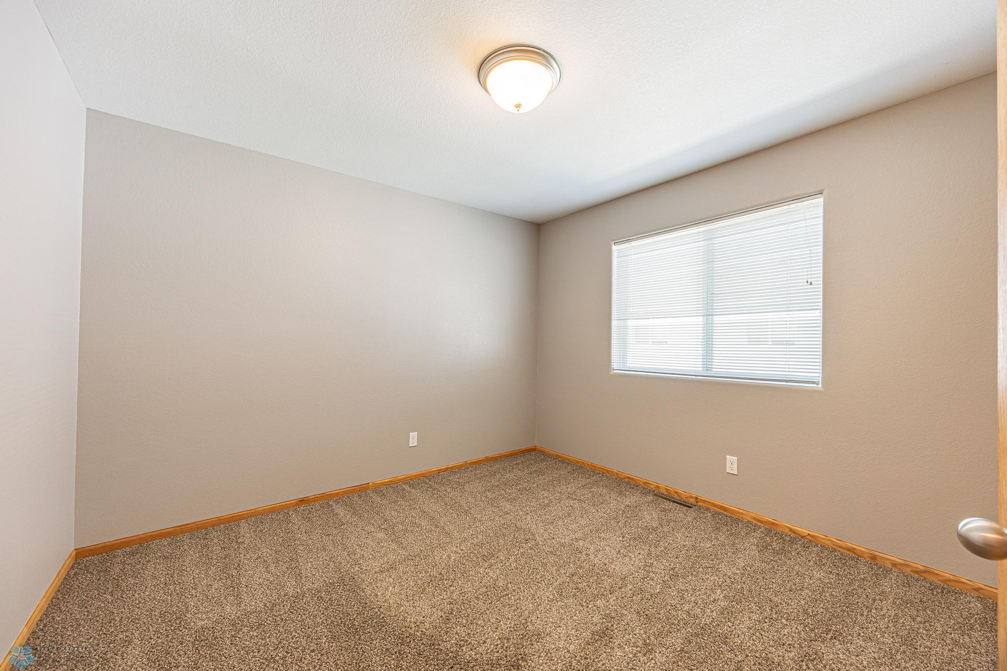 4285 Estate Dr S, Fargo, ND, 58104-21.jpg