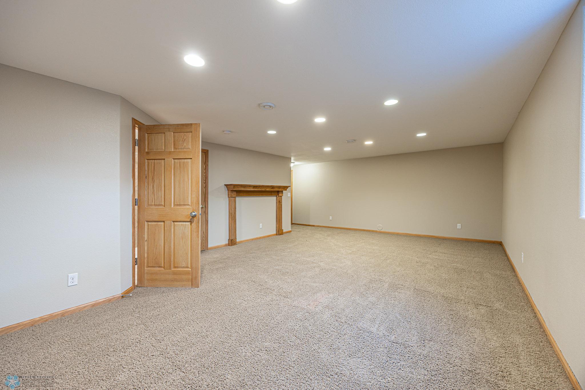 4285 Estate Dr S, Fargo, ND, 58104-26.jpg