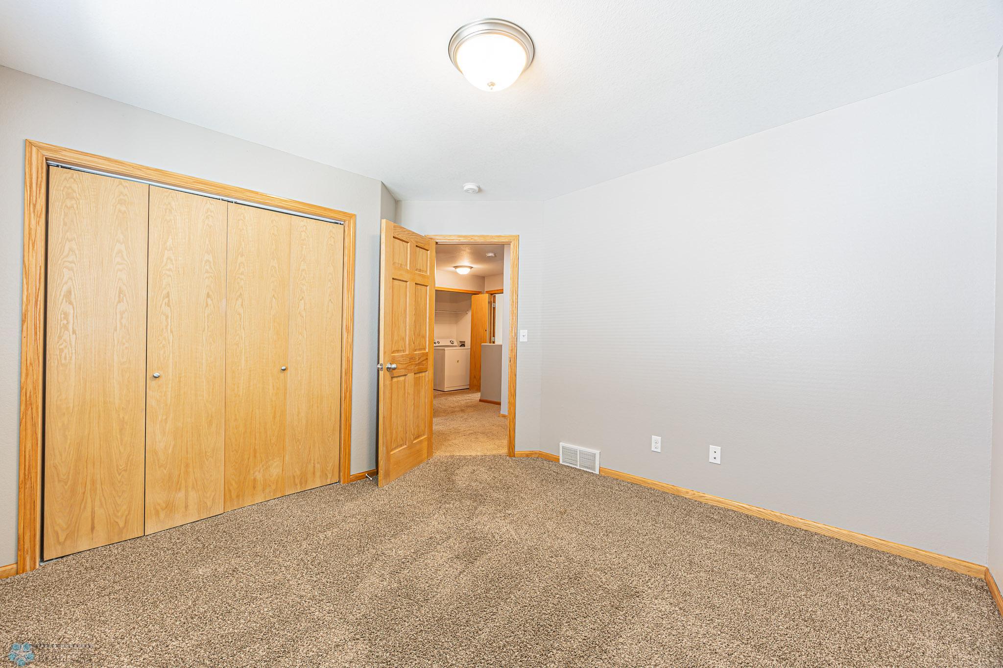 4285 Estate Dr S, Fargo, ND, 58104-22.jpg