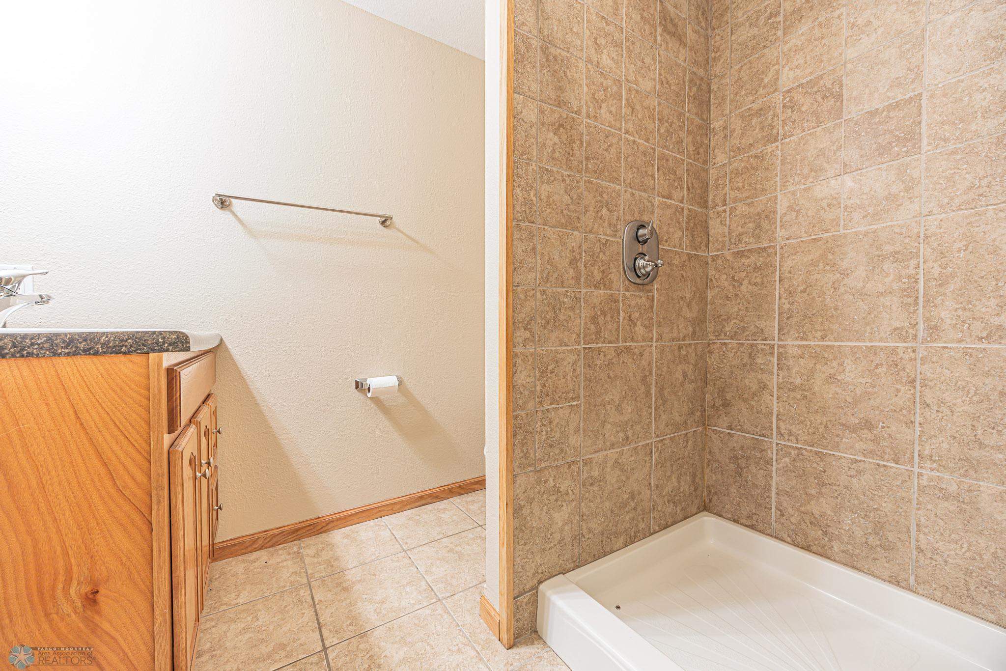 4285 Estate Dr S, Fargo, ND, 58104-27.jpg