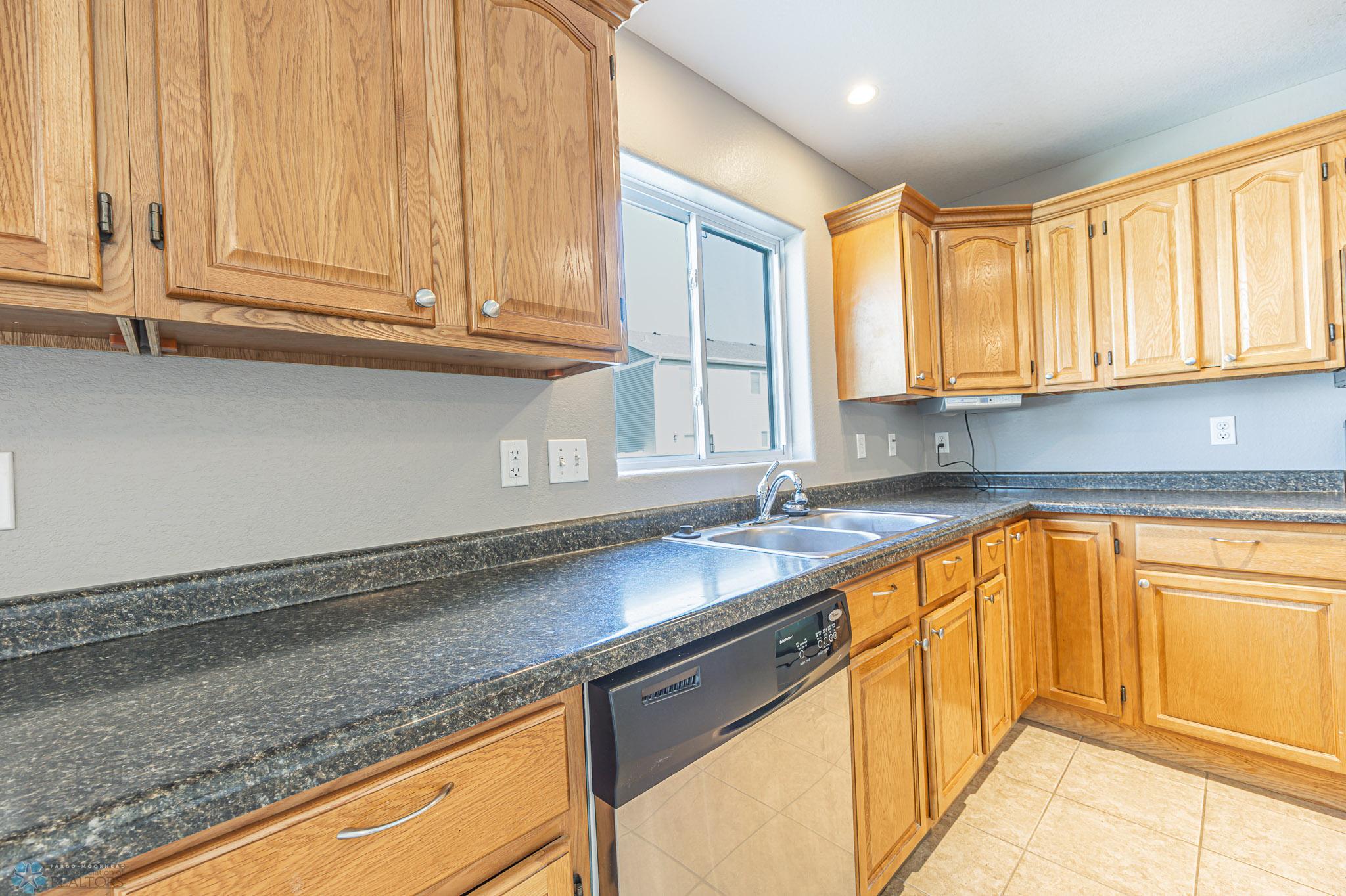 4285 Estate Dr S, Fargo, ND, 58104-11.jpg
