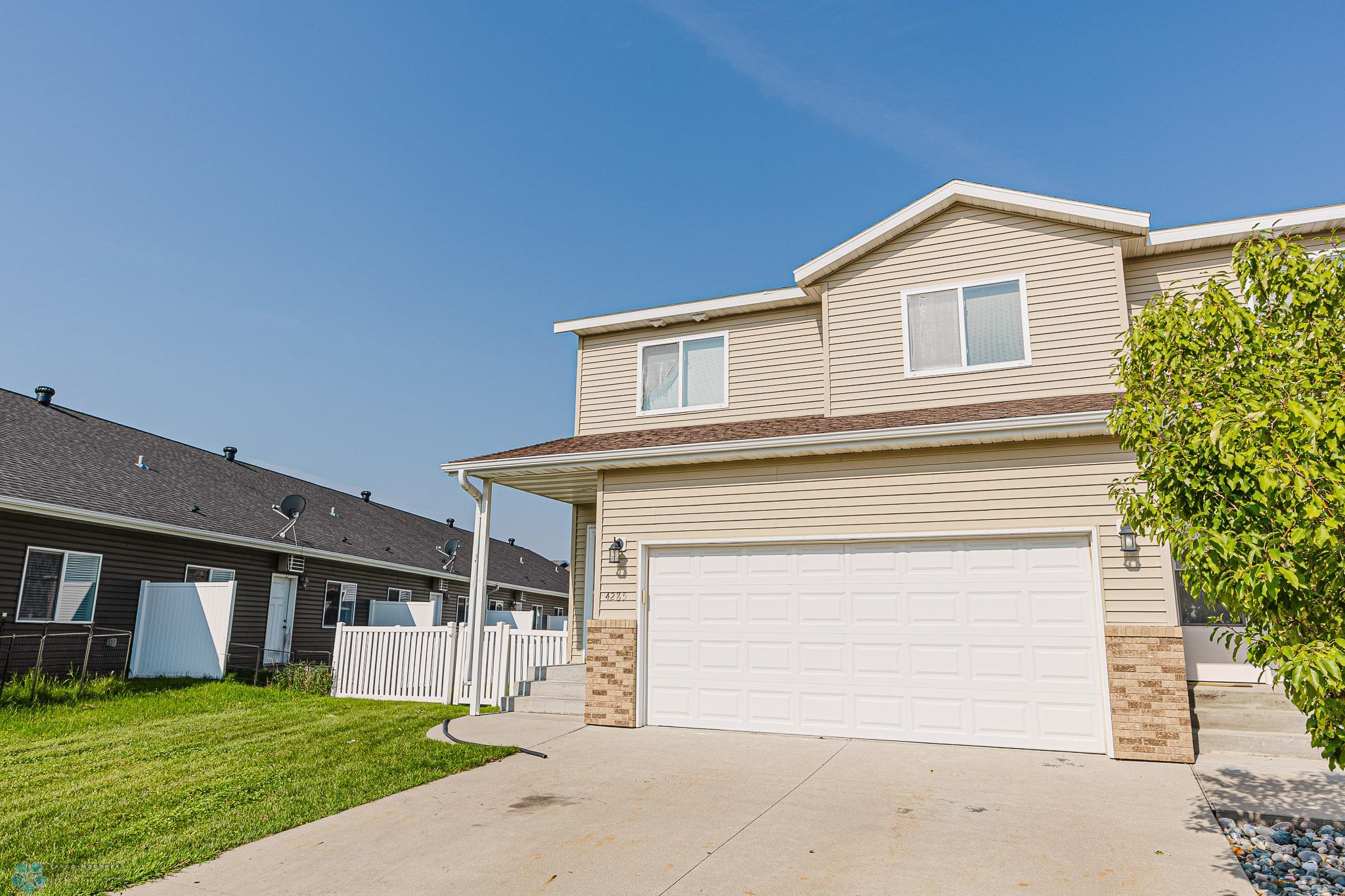 4285 Estate Dr S, Fargo, ND, 58104-2.jpg