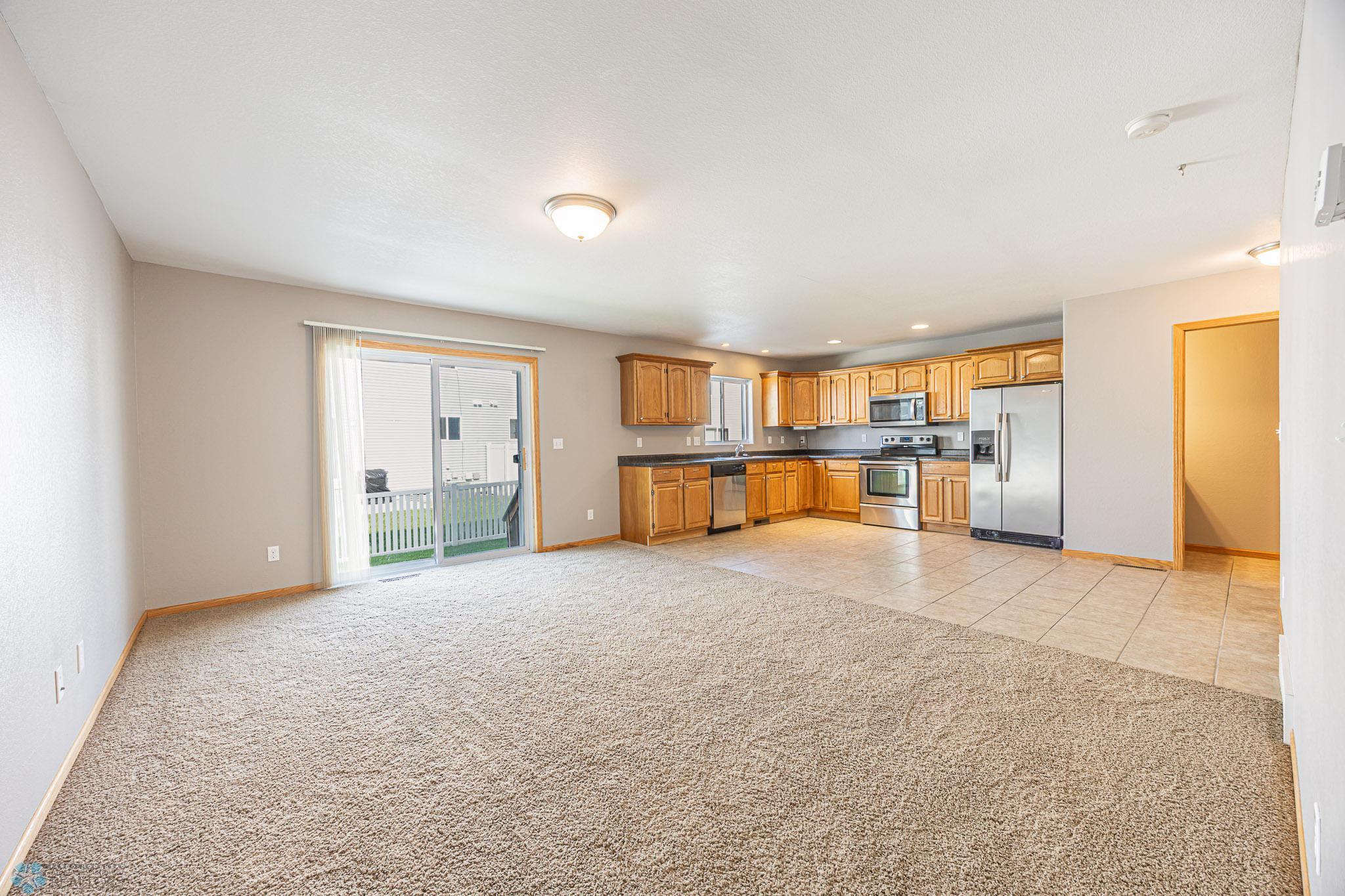 4285 Estate Dr S, Fargo, ND, 58104-6.jpg