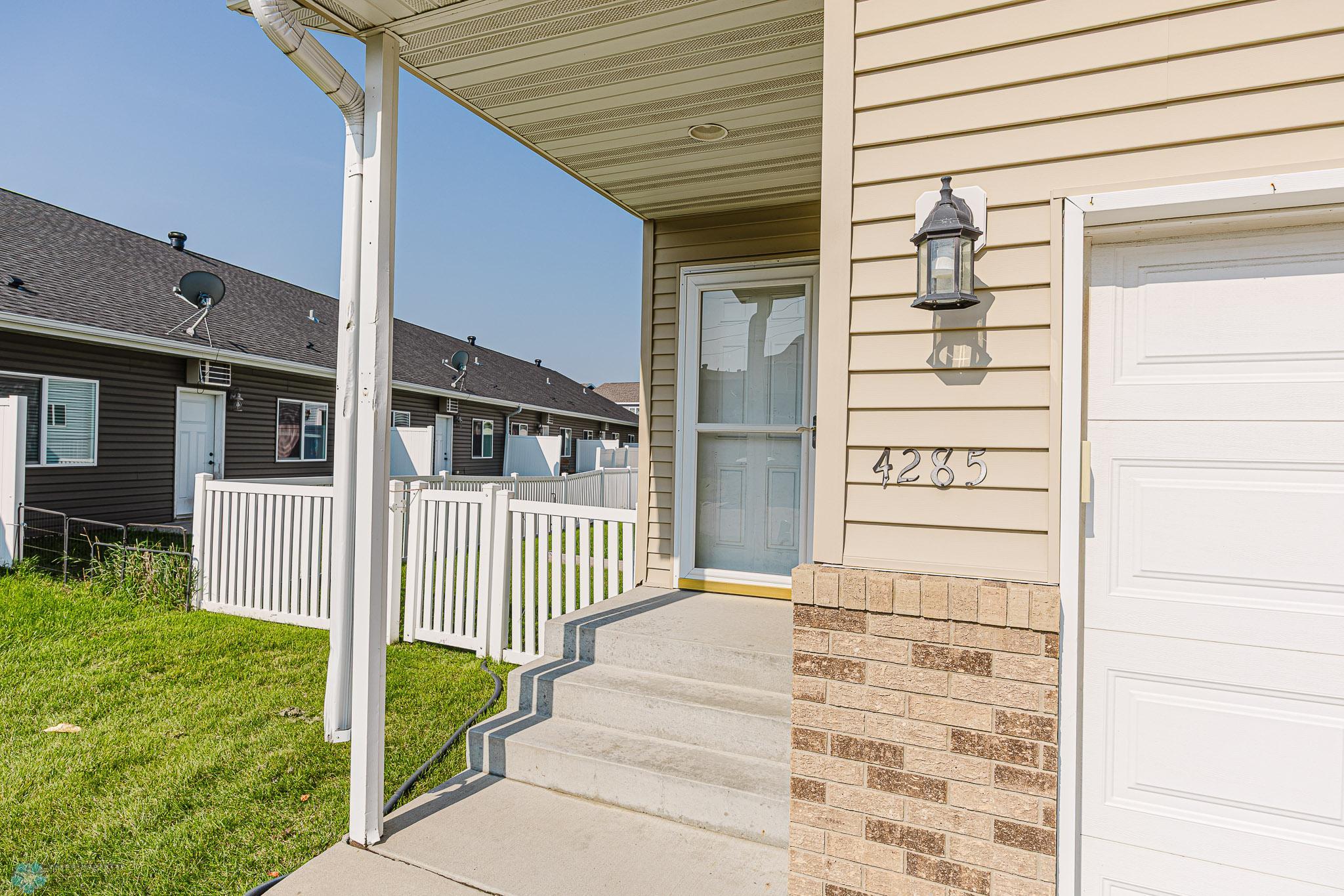 4285 Estate Dr S, Fargo, ND, 58104-3.jpg