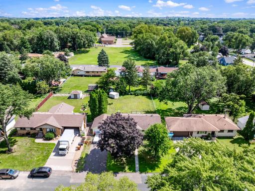 There are abundant dining and shopping options in each direction, and 3 public golf courses are within a 4-minute drive.